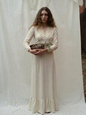 1970’s Cream Long Sleeve V Neck Ruffle Neckline Cottagecore Prairie Dress